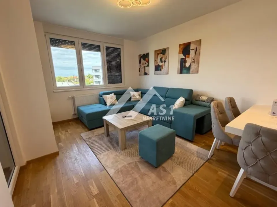 Izdavanje, trosoban stan, 70m², Salajka, Novi Sad Sve Podlokacije