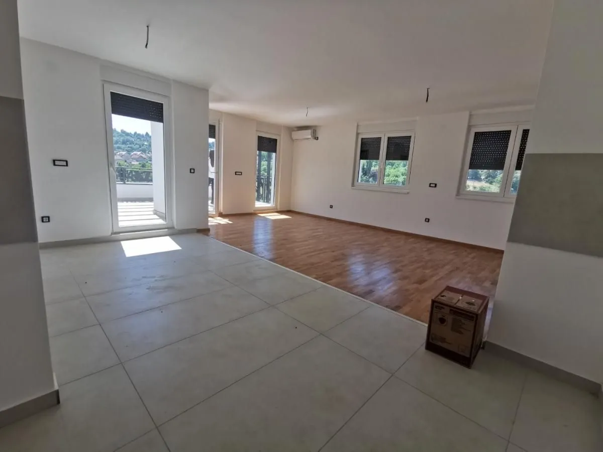 Prodaja, četvorosoban stan, 124m², Sremska Kamenica, Petrovaradin
