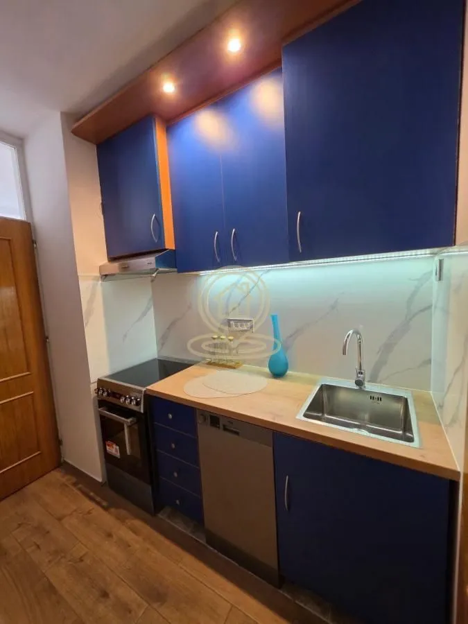 Izdavanje, dvosoban stan, 55m², Đeram Pijaca, Beograd