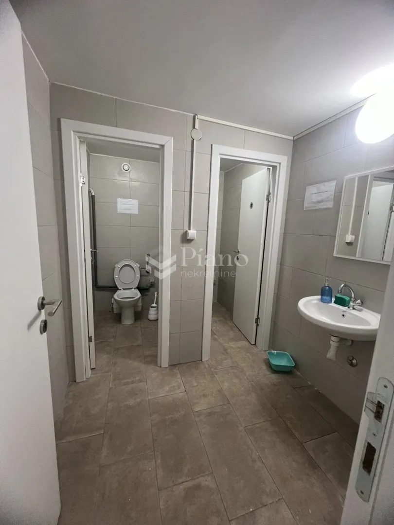Rent, office space, 294m², Blok 5, Podgorica