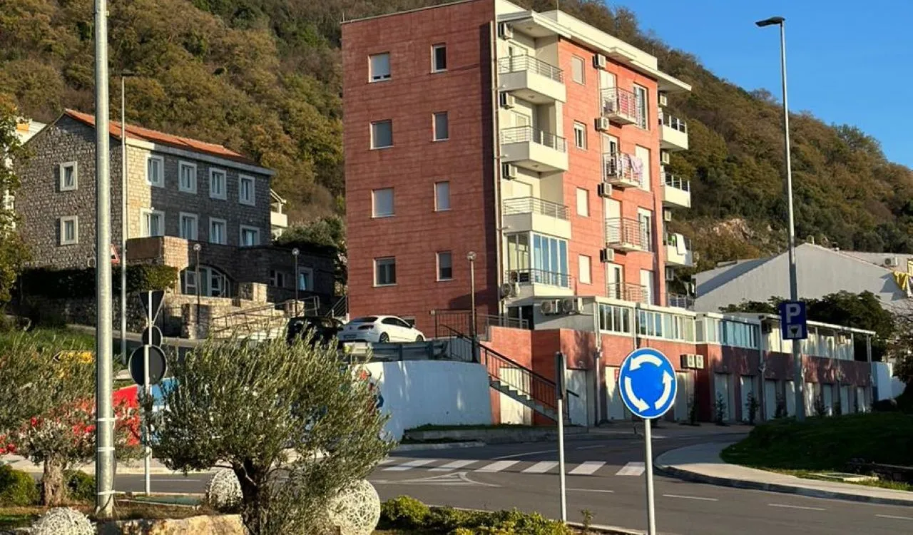 Sale, two bedroom apartment, 60m², Petrovac, Budva