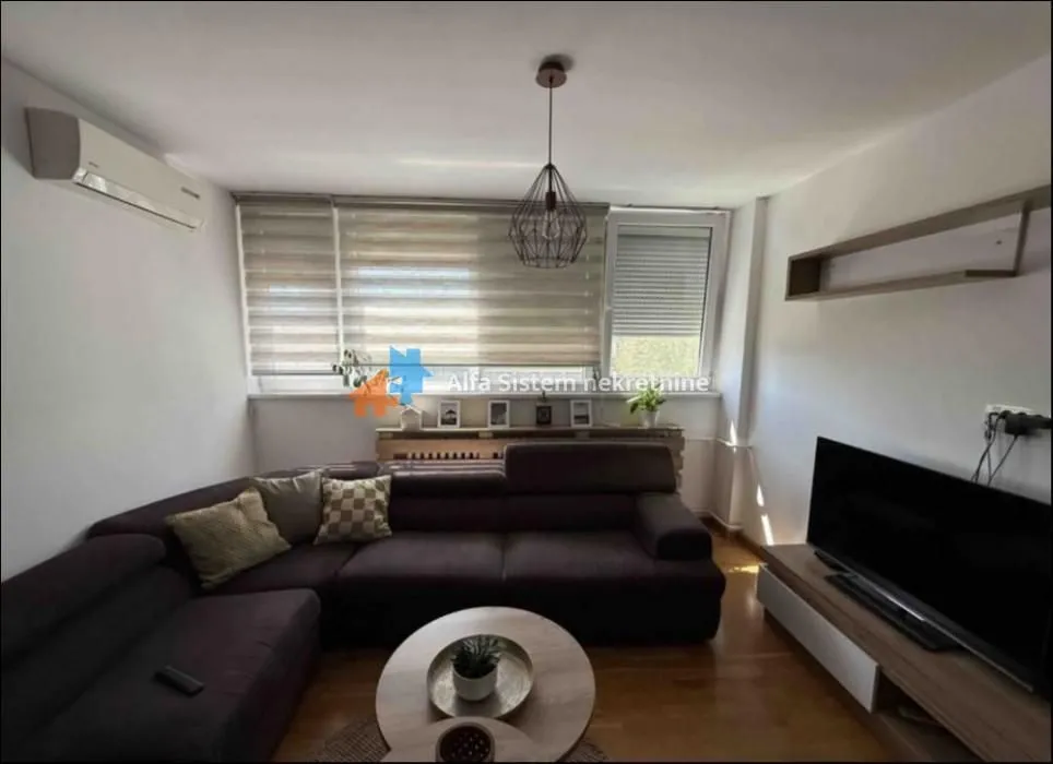 Izdavanje, trosoban stan, 70m², Novi Beograd Blok 1 Fontana, Novi Beograd Sve Podlokacije
