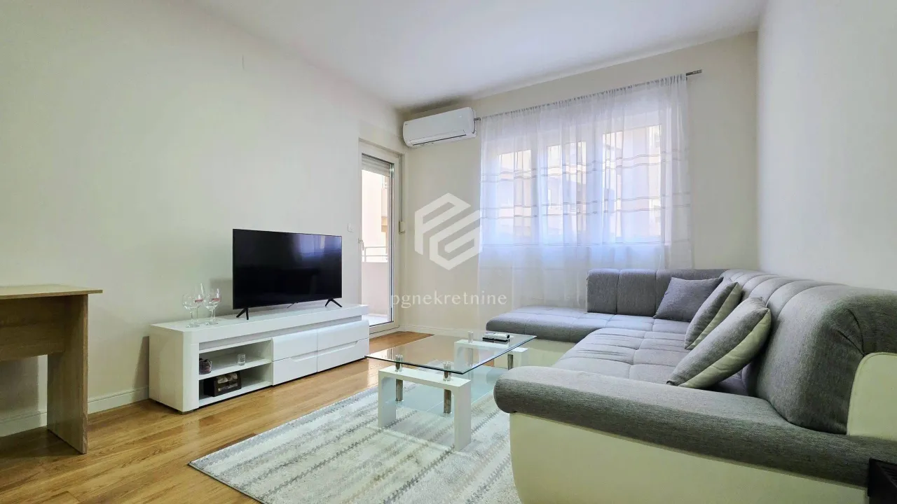 Izdavanje, jednosoban stan, 48m², Central Point, Podgorica