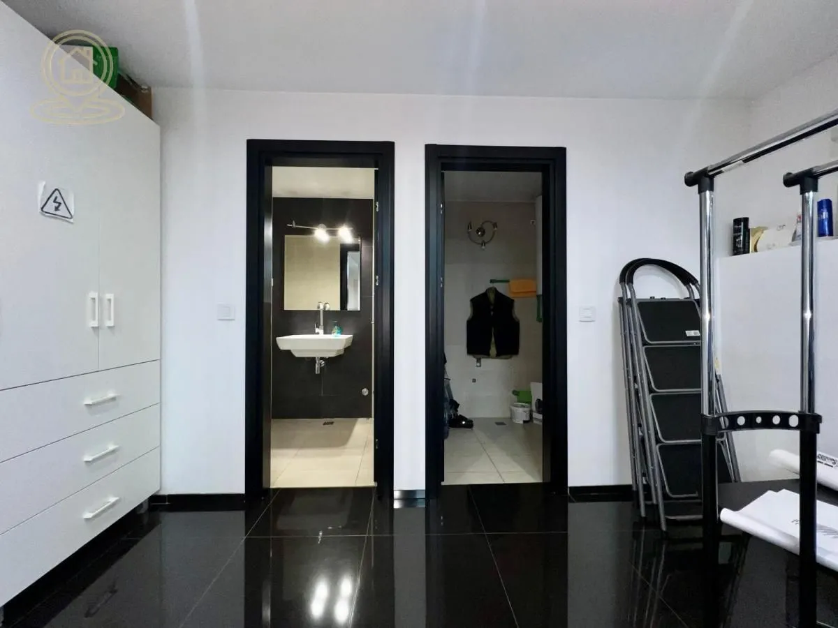 Sale, office space, 284m², Šumice, Beograd
