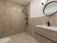 Izdavanje, četvorosoban stan, 250m², Kotor, Crna Gora - image 8