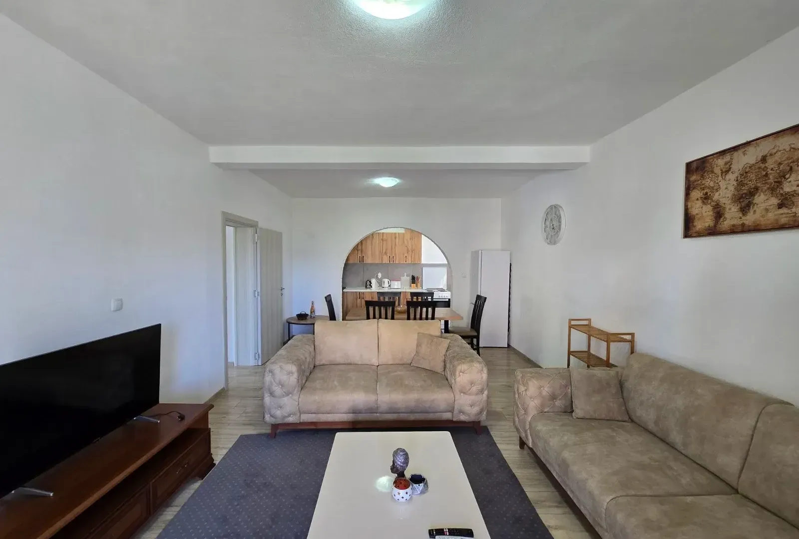 Izdavanje, stan, 105m², Tivat, Crna Gora