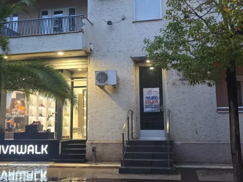 Izdavanje, poslovni prostor, 55m², Centar, Podgorica - image 9