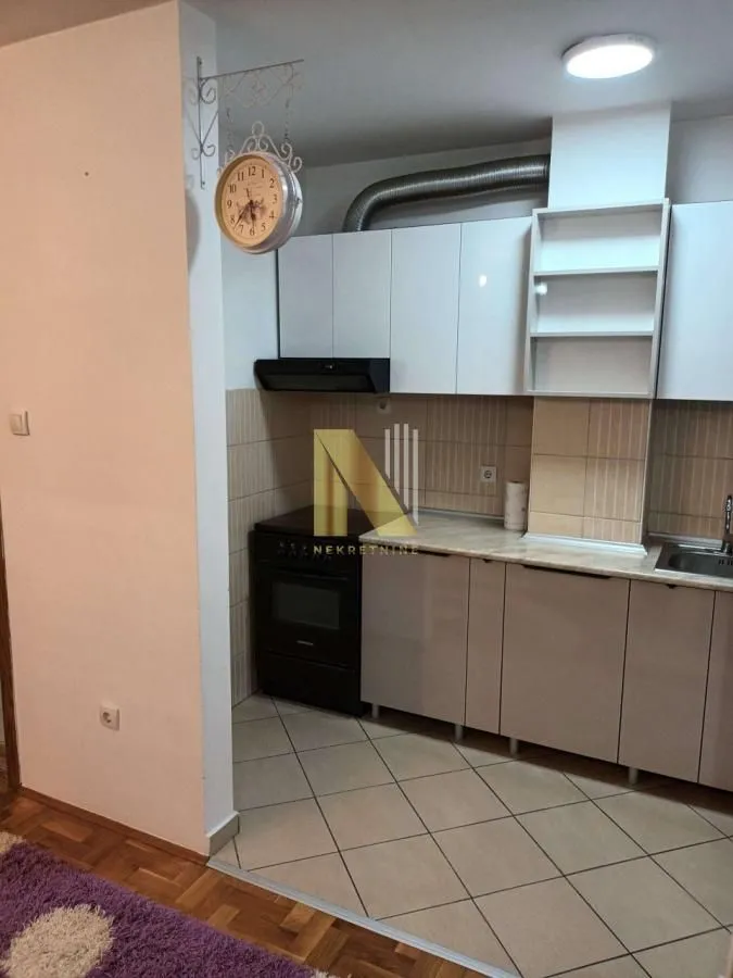 Izdavanje, dvosoban stan, 50m², Centar, Novi Sad