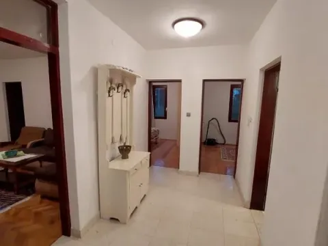 Izdavanje, dvosoban stan, 91m², Šušanj, Bar - image 6