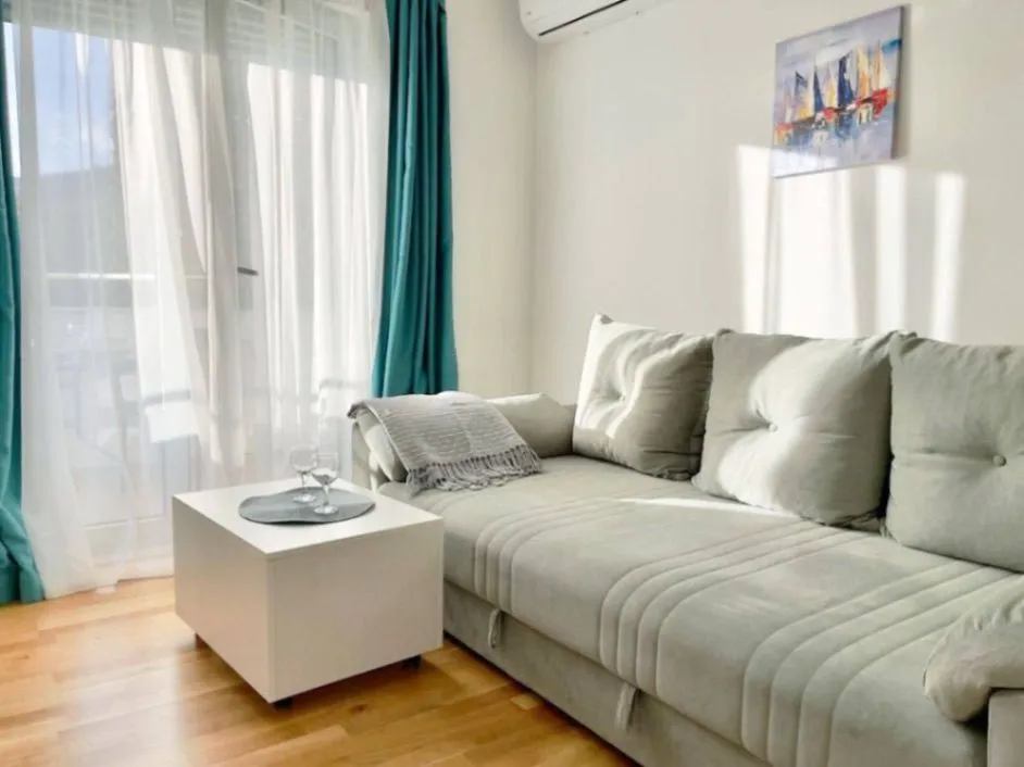 Izdavanje, garsonjera, 26m², Budva, Crna Gora
