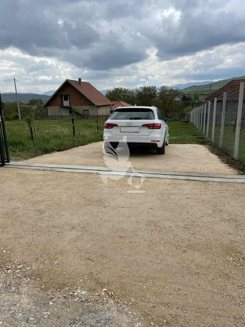 Prodaja, kuća, 226m², Centar, Topola