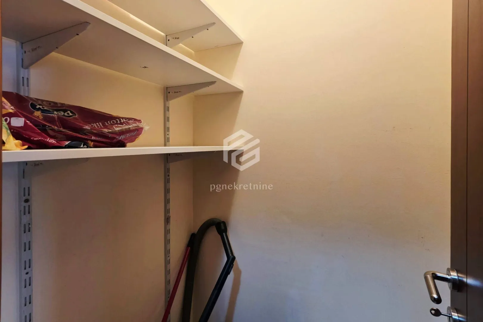 Rent, two bedroom apartment, 125m², Gorica C, Podgorica