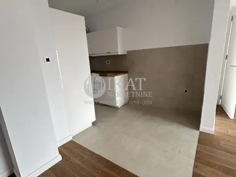 Izdavanje, trosoban stan, 71m², Čubura, Beograd - image 2