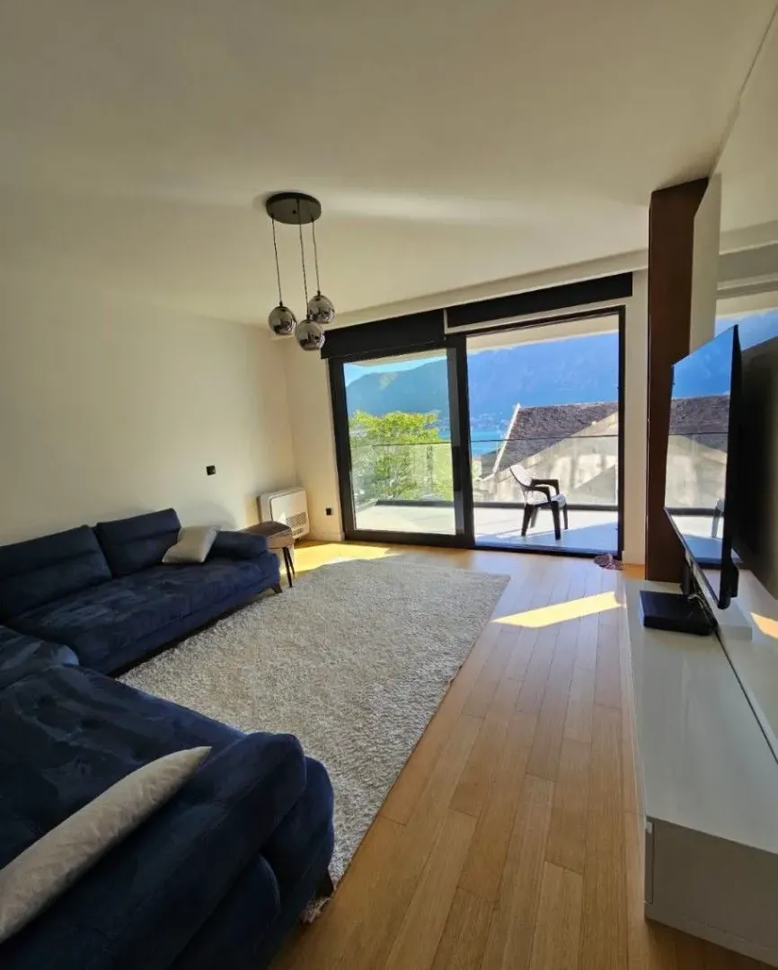 Prodaja, trosoban stan, 100m², Dobrota, Kotor