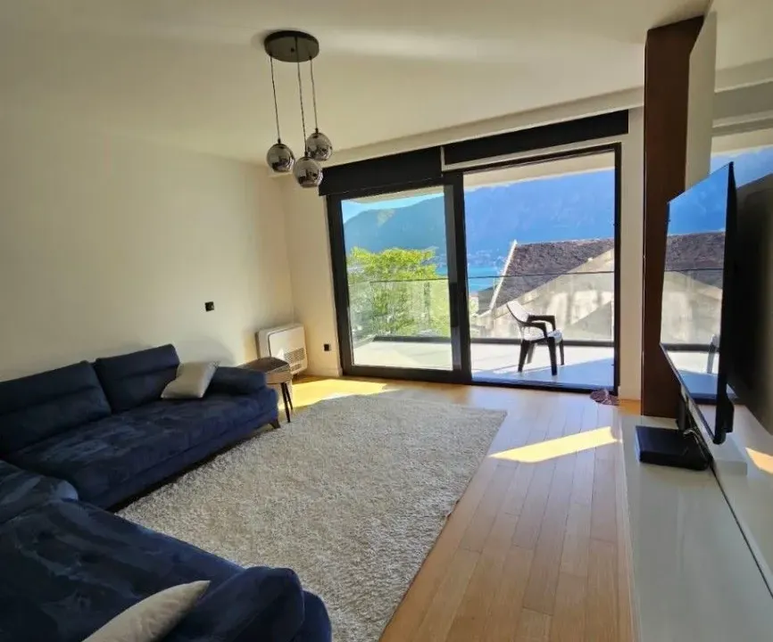 Prodaja, trosoban stan, 100m², Dobrota, Kotor