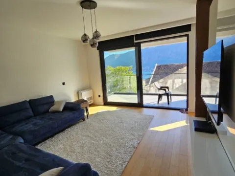 Prodaja, trosoban stan, 100m², Dobrota, Kotor