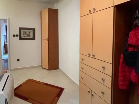 Izdavanje, dvosoban stan, 76m², Centar, Podgorica - image 2