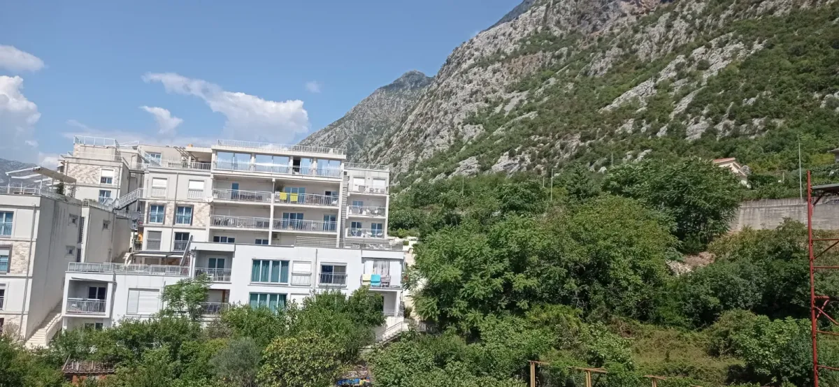 Rent, two bedroom apartment, 81m², Dobrota, Kotor