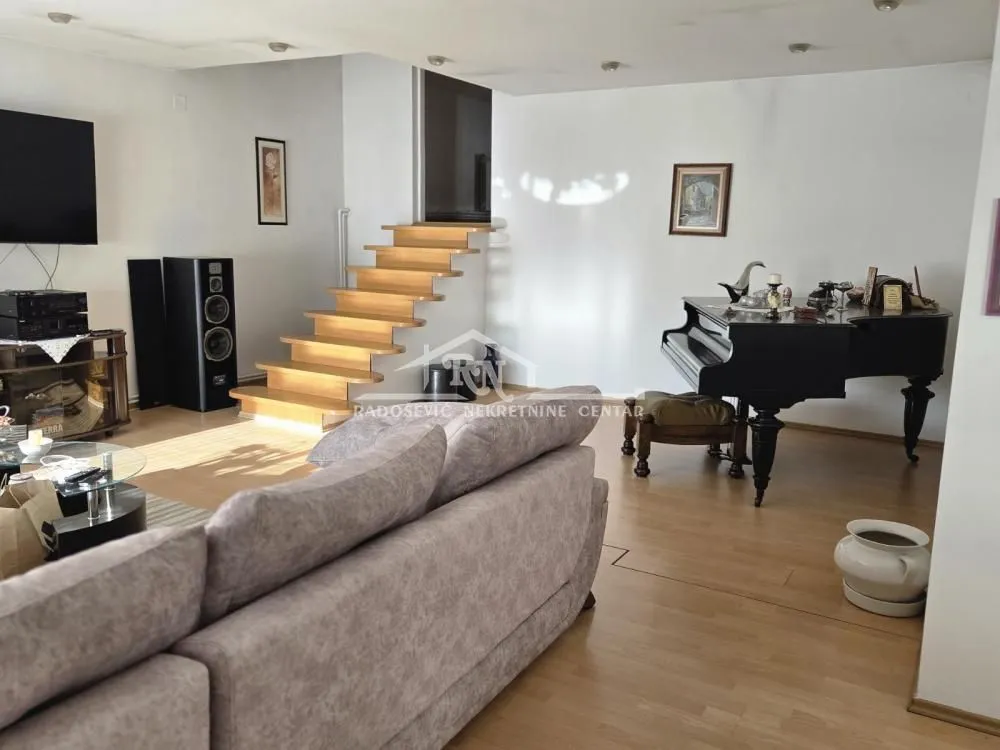 Izdavanje, stan, 200m², Boleč, Grocka