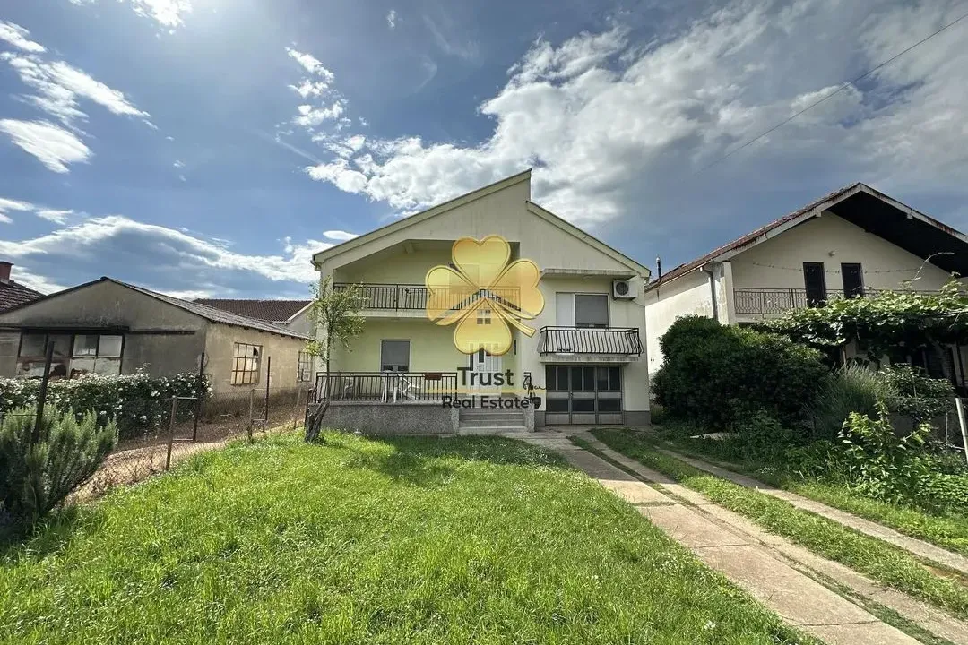 Izdavanje, kuća, 200m², Tološi, Podgorica