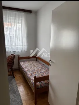 Smaller bedroom with a bed and a window. - image 6