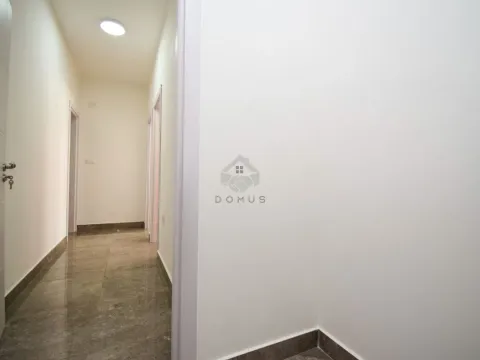 Izdavanje, trosoban stan, 70m², Dalmatinska ulica, Podgorica - image 13