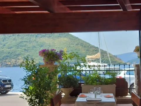 Izdavanje, poslovni prostor, 230m², Perast, Kotor - image 6