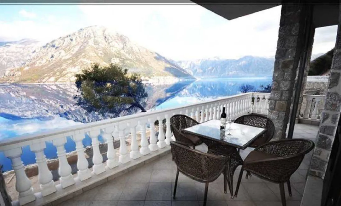 Prodaja, kuća, 235m², Kostanjica, Kotor