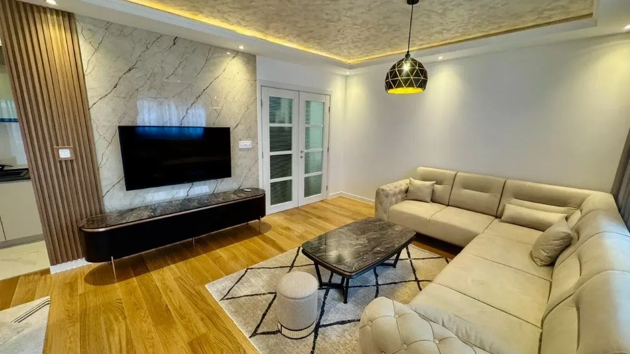 Izdavanje, trosoban stan, 94m², Central Point, Podgorica