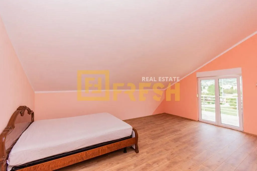 Rent, house, 180m², Kokoti, Podgorica