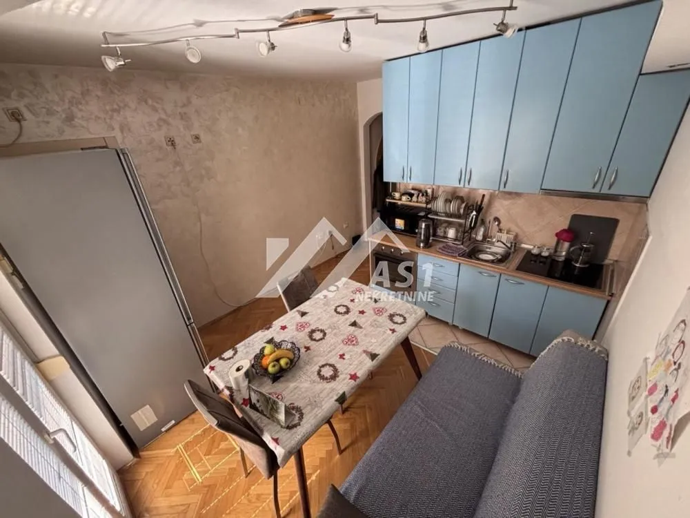 Prodaja, četvorosoban stan, 48m², Adamovićevo Naselje, Novi Sad Sve Podlokacije