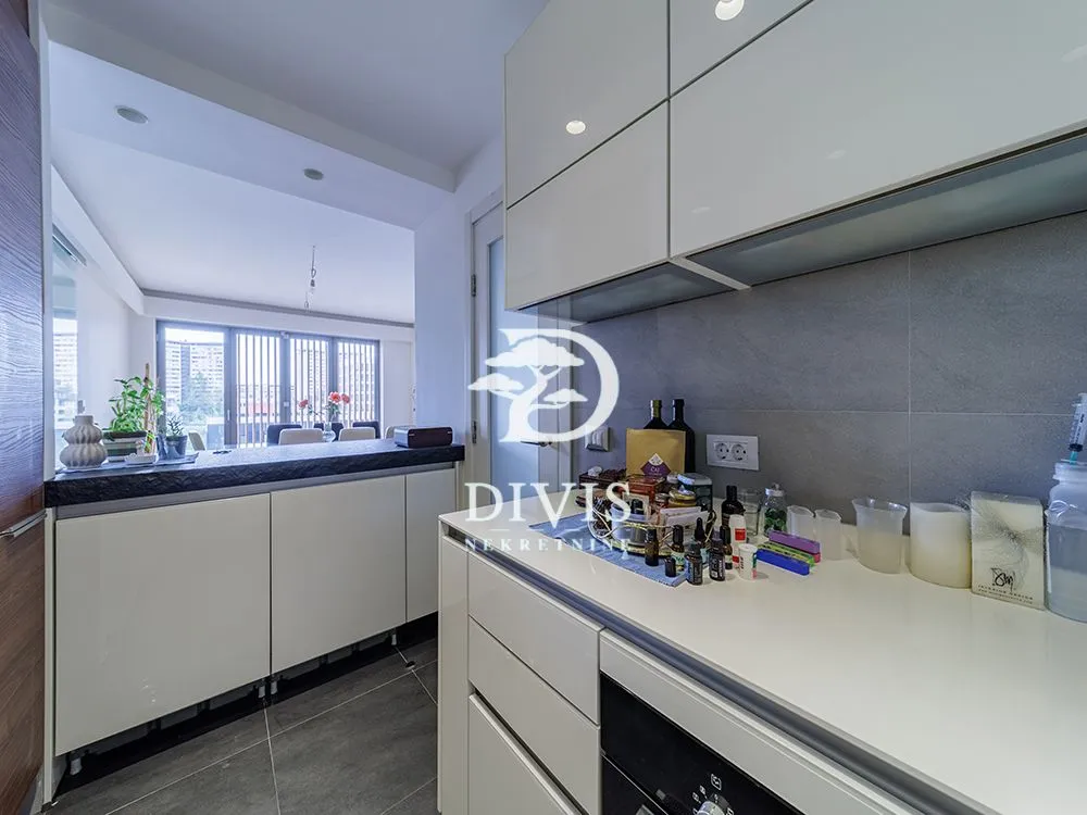Sale, three bedroom apartment, 90m², Novi Beograd Blok 65, Novi Beograd Sve Podlokacije