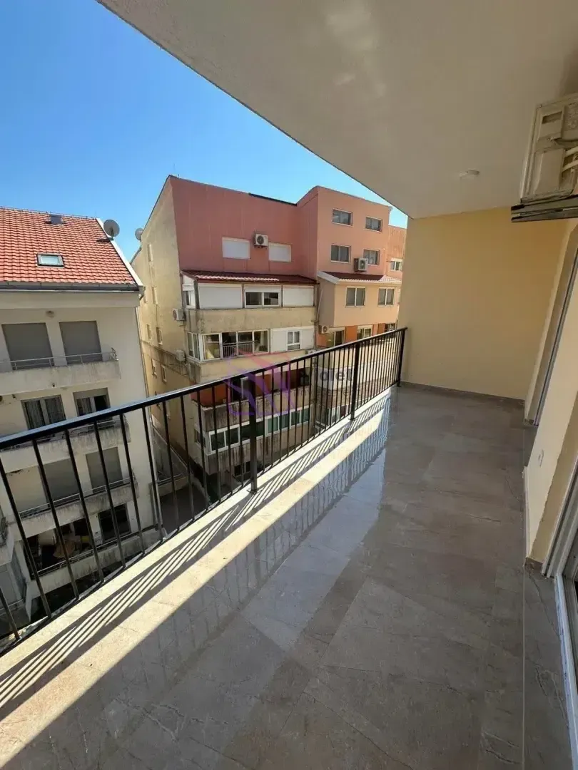 Prodaja, jednosoban stan, 49m², Lazi, Budva