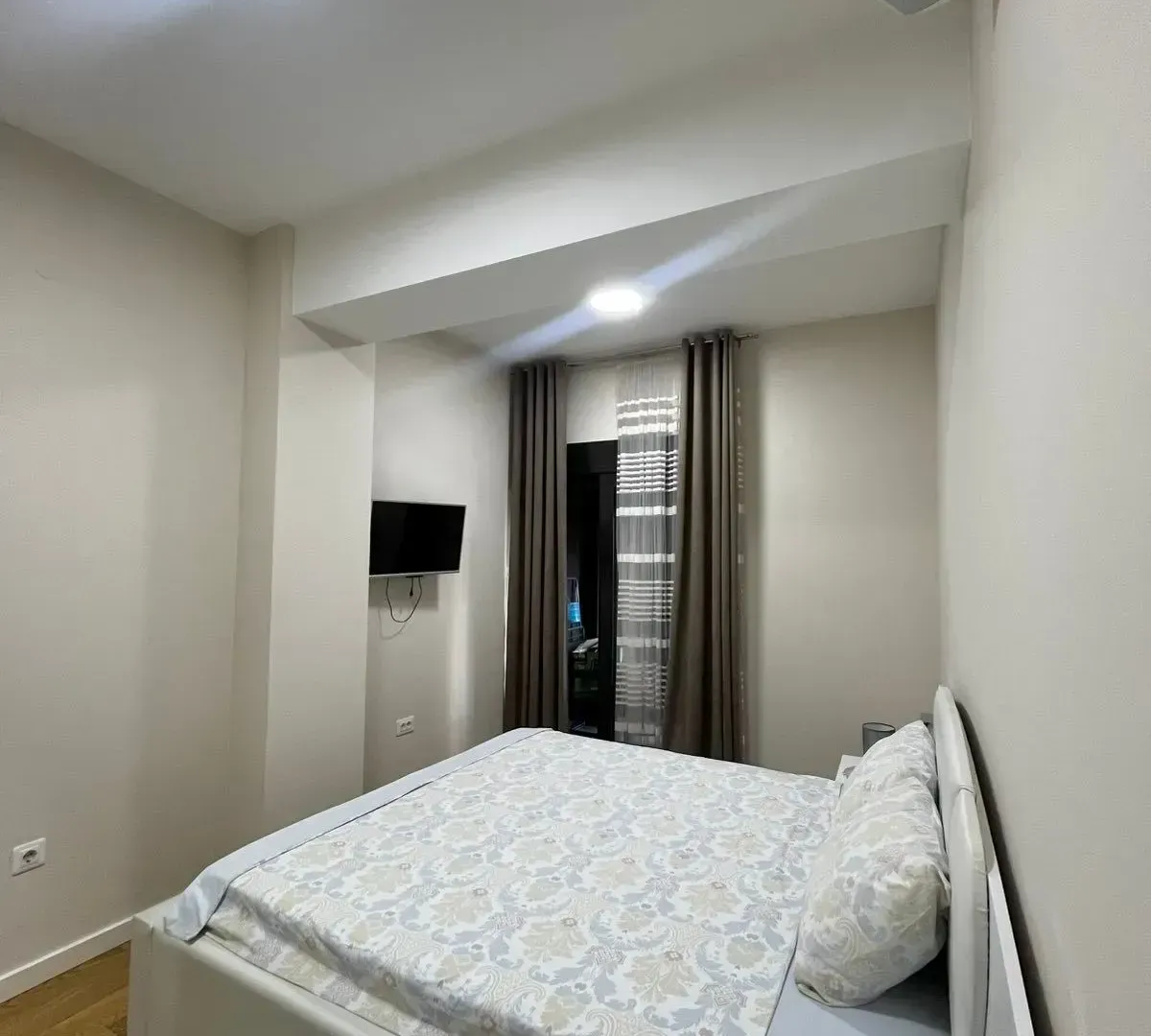 Izdavanje, dvosoban stan, 70m², Centar, Podgorica