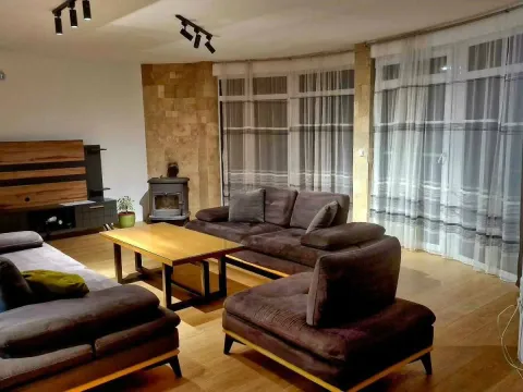 Izdavanje, trosoban stan, 140m², Stari Bar, Bar - image 10