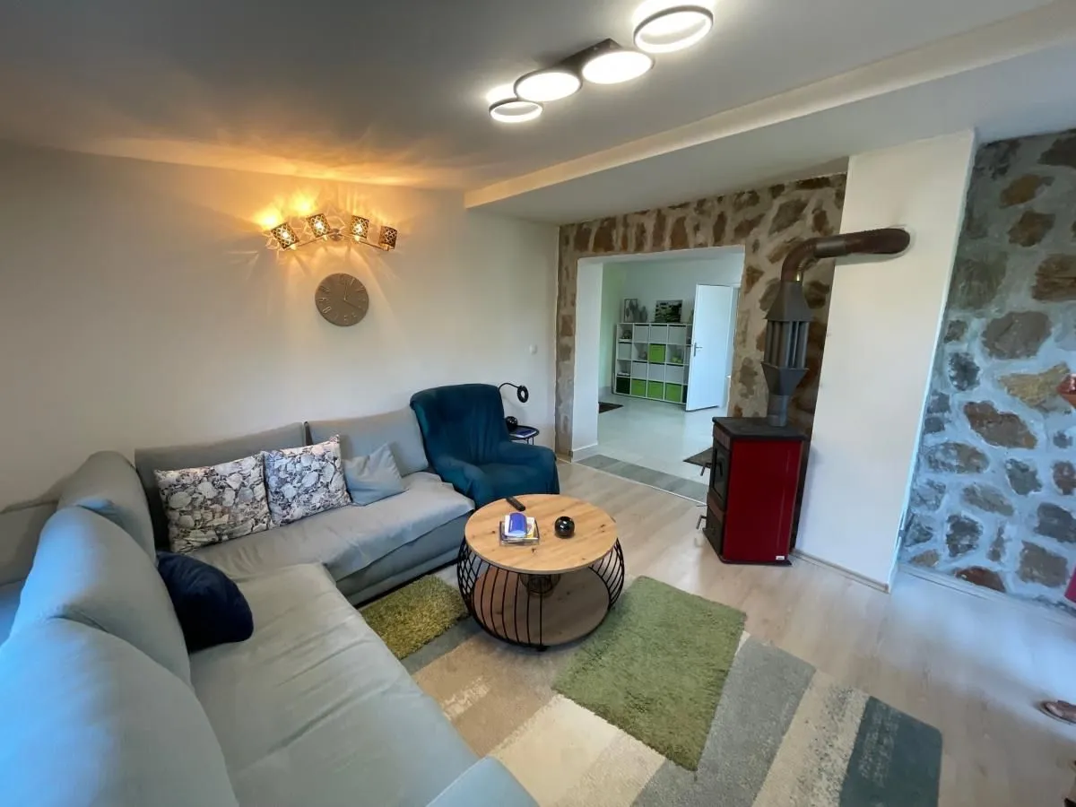 Prodaja, kuća, 172m², Rakovac, Novi Sad Sve Podlokacije