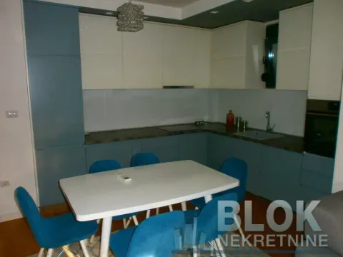 Izdavanje, trosoban stan, 105m², Dalmatinska ulica, Podgorica - image 24