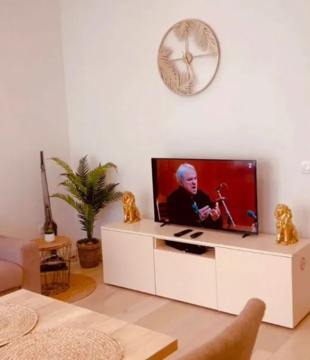 Izdavanje, jednosoban stan, 48m², Tivat, Crna Gora