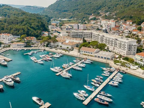 Sale, two bedroom apartment, 100m², Kotor, Crna Gora - image 1