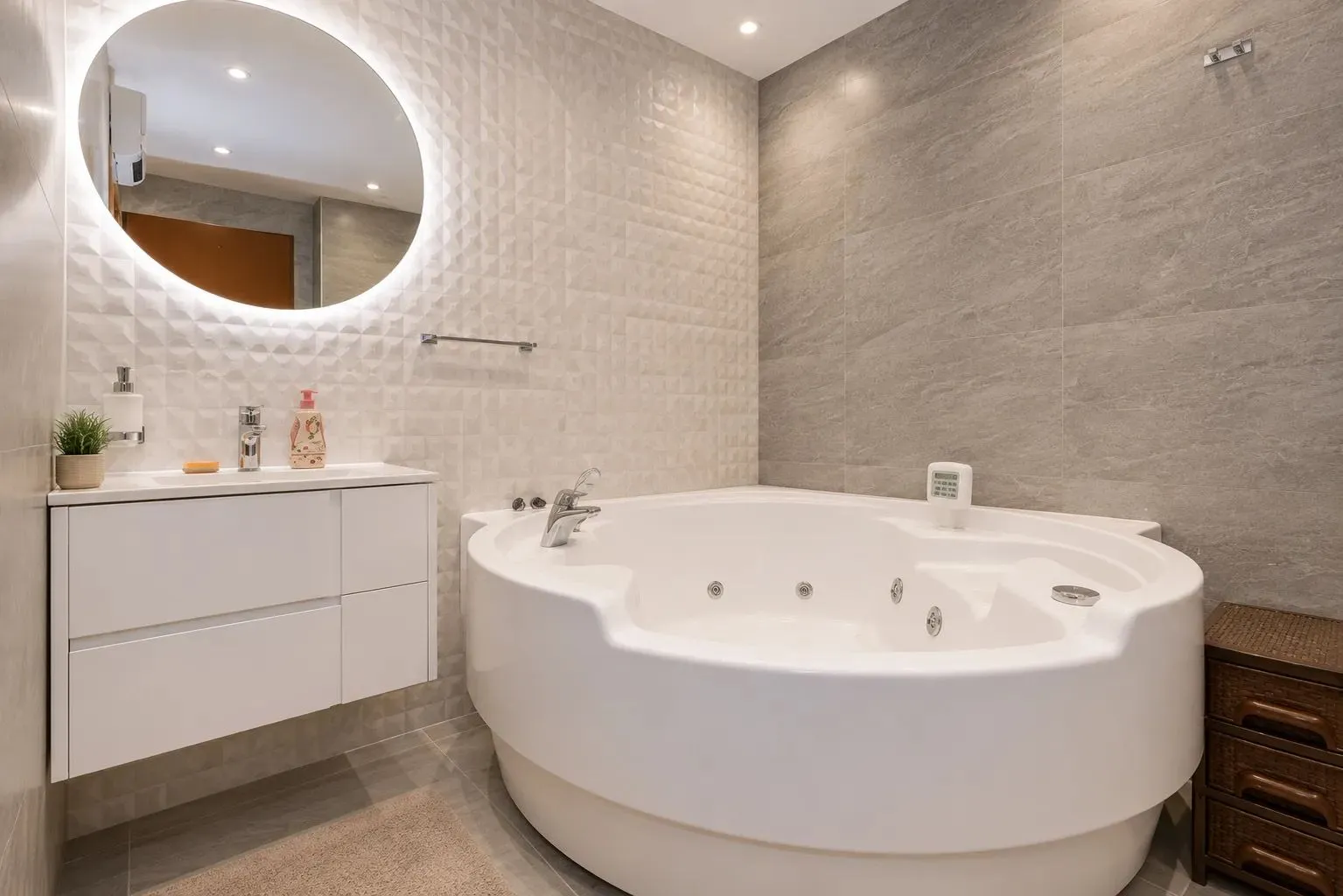 Rent, three bedroom apartment, 200m², Gorica C, Podgorica
