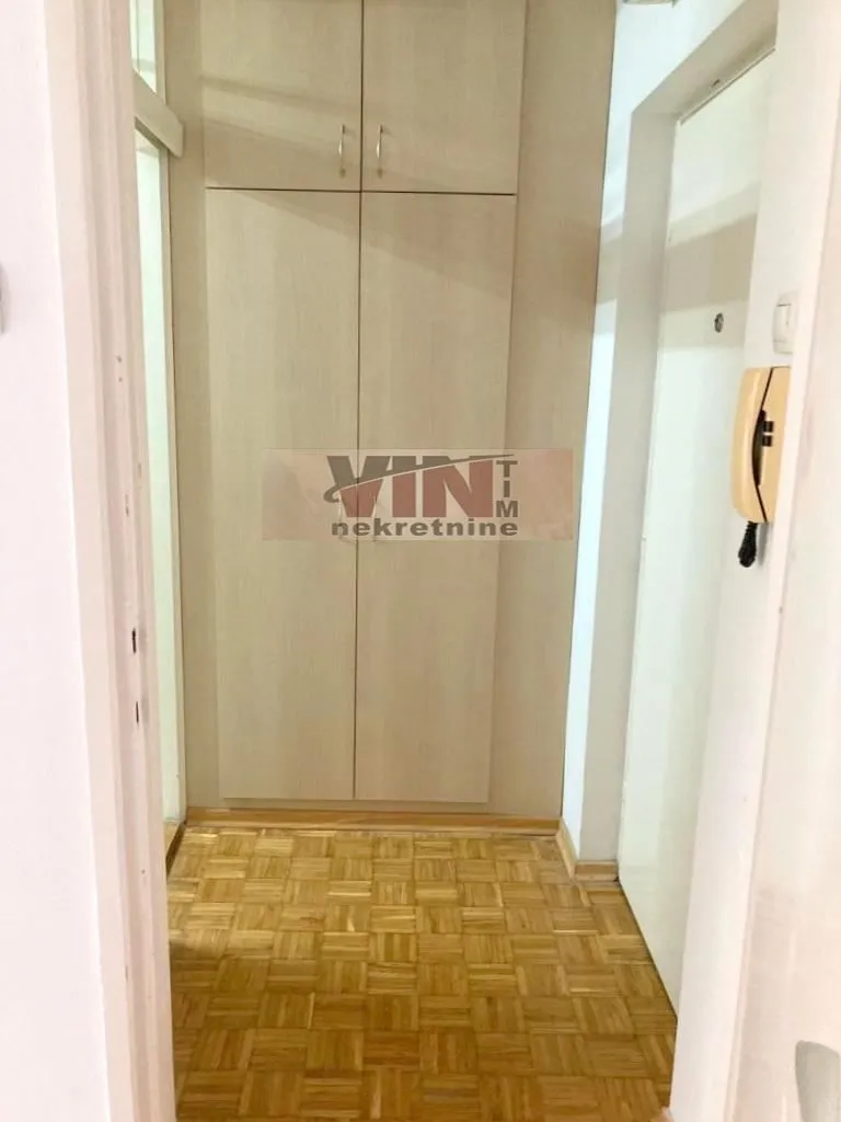 Izdavanje, garsonjera, 28m², Šumice, Beograd
