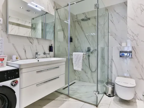 Izdavanje, dvosoban stan, 110m², Rafailovići, Budva - image 12