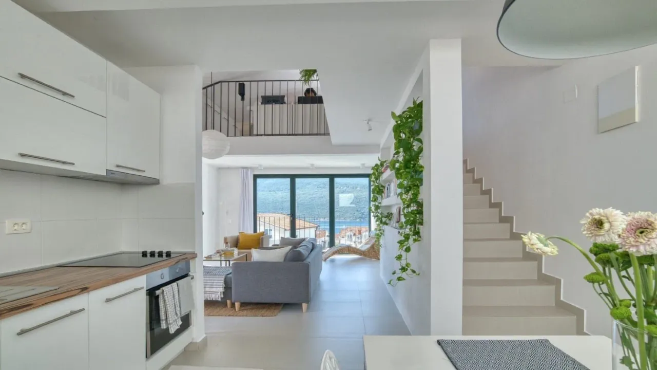 Sale, two bedroom apartment, 80m², Đenovići, Herceg Novi