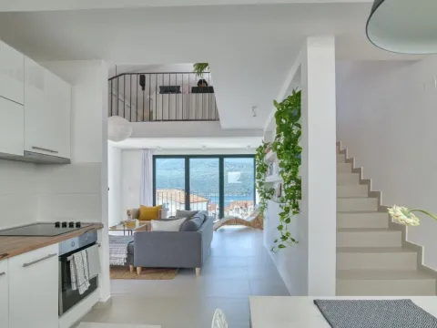 Sale, two bedroom apartment, 80m², Đenovići, Herceg Novi