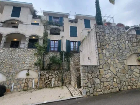 Sale, three bedroom apartment, 126m², Kostanjica, Kotor