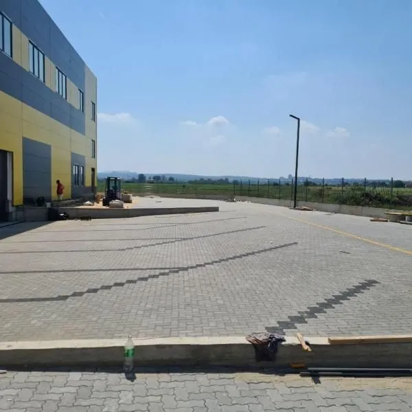 Rent, office space, 2750m², Čukarica, Beograd
