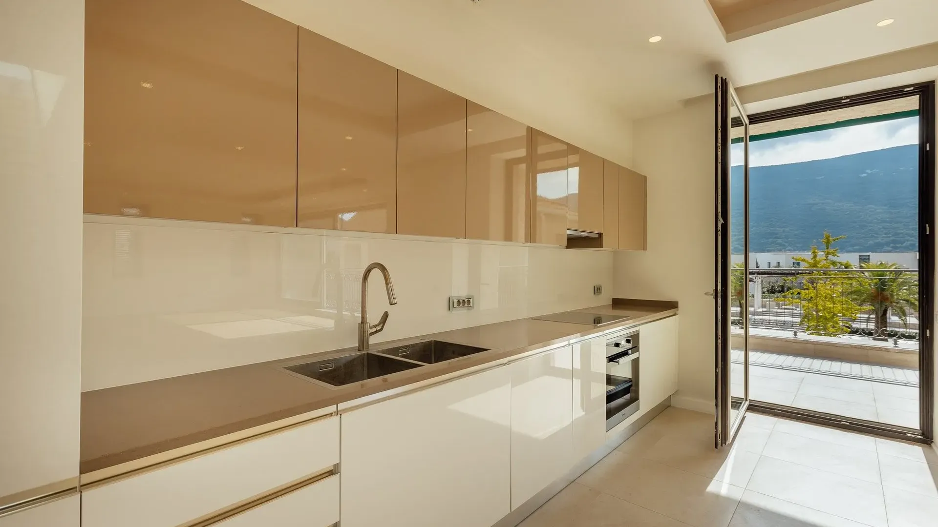 Prodaja, kuća, 325m², Portonovi, Herceg Novi