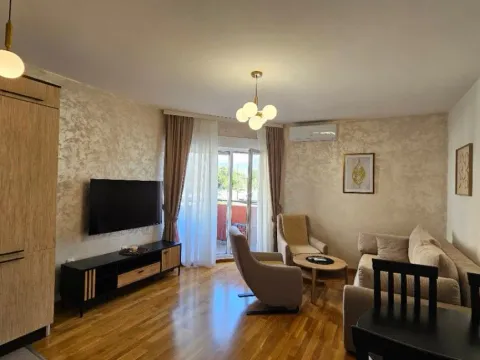 Izdavanje, dvosoban stan, 60m², Tuški Put, Podgorica - image 9