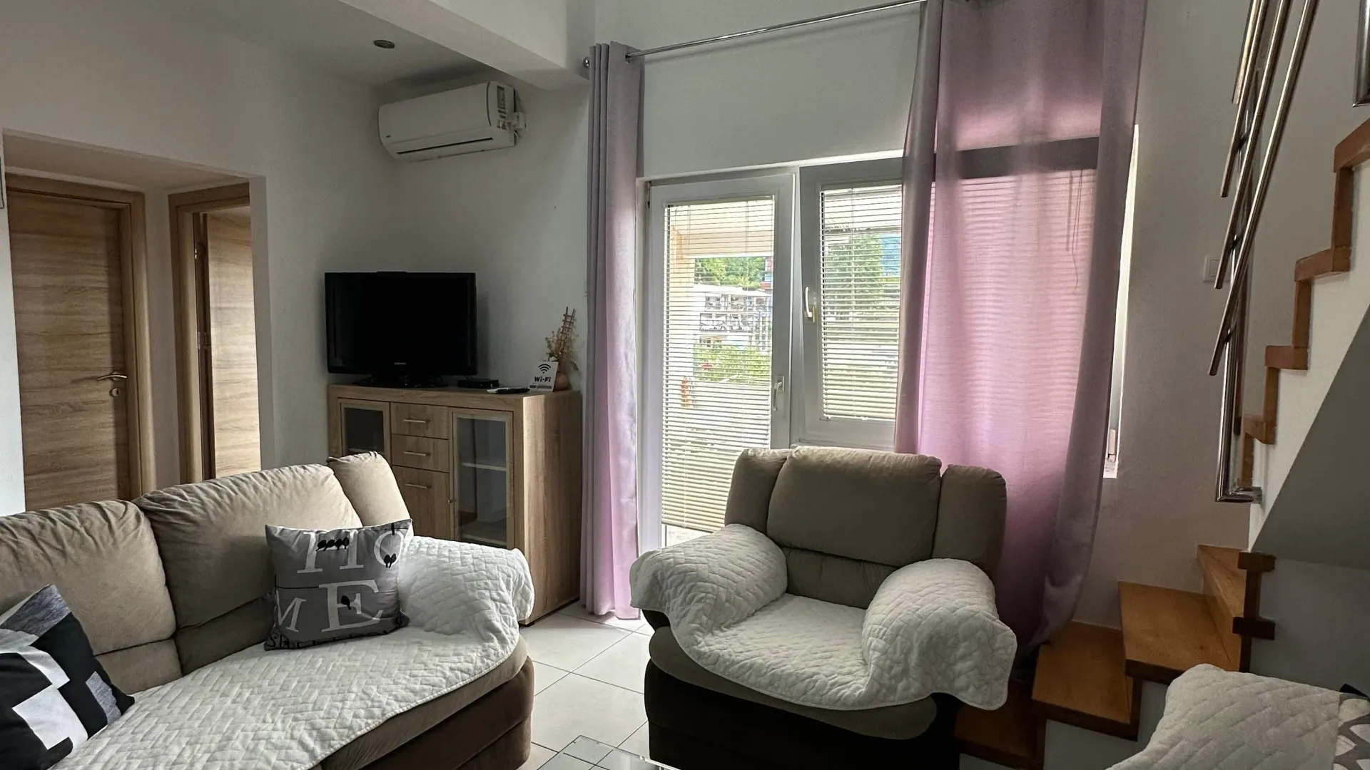 Izdavanje, trosoban stan, 70m², Dumidran, Tivat