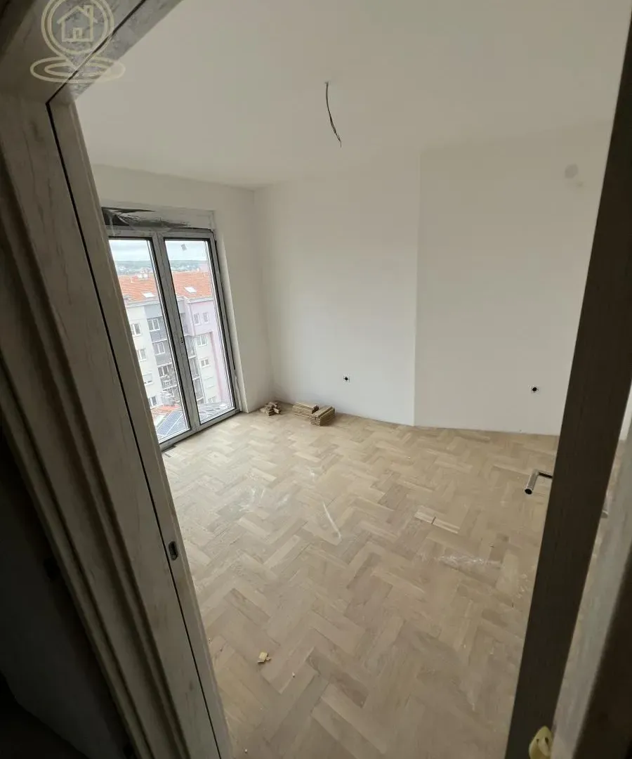 Prodaja, četvorosoban stan, 75m², Medijana, Niš